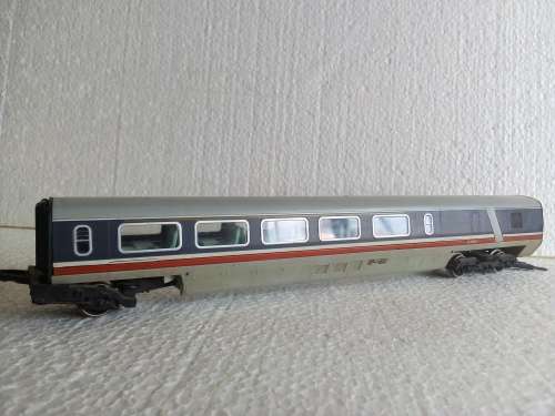 HO SCALE HORNBY COACH