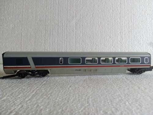 HO SCALE HORNBY COACH