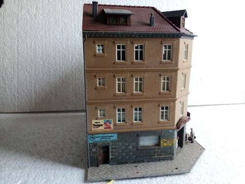 HO 3 STORY BUILDING