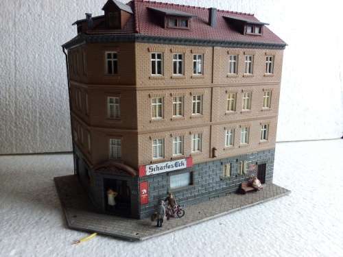 HO 3 STORY BUILDING
