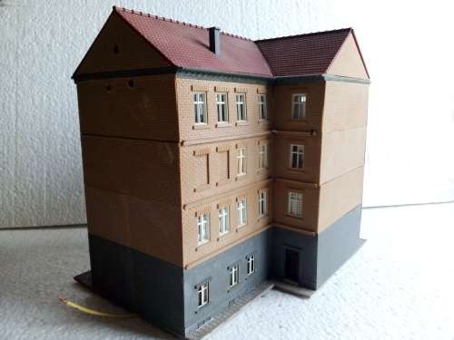 HO 3 STORY BUILDING
