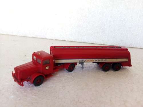 HO SCALE WIKING RED TANKER