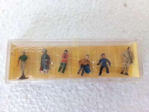 HO SCALE PREISER MIXED PEOPLE