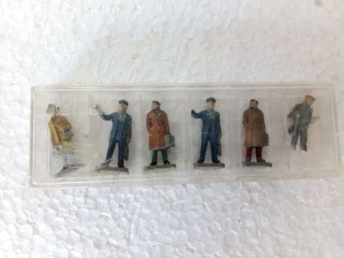 HO SCALE PREISER MIXED PEOPLE