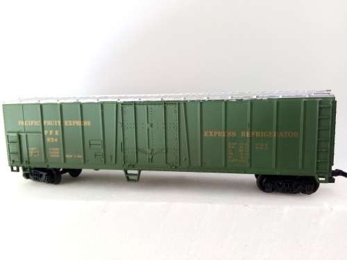 HO/OO SCALE BACHMANN REEFER