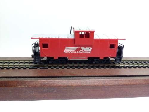 HO BACHMANN NORFOLK NS CABOOSE
