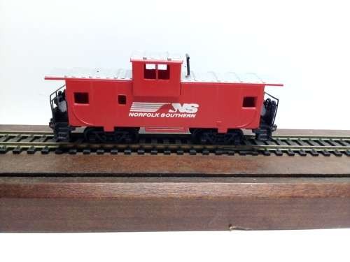 HO BACHMANN NORFOLK NS CABOOSE