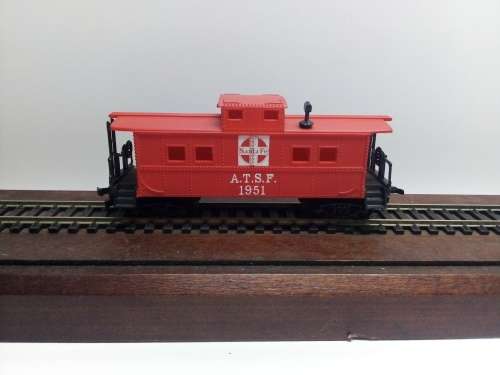 HO/OO SCALE LIFE-LIKE SANTA FE CABOOSE