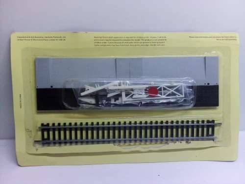 HO/OO SCALE LEVEL CROSSING