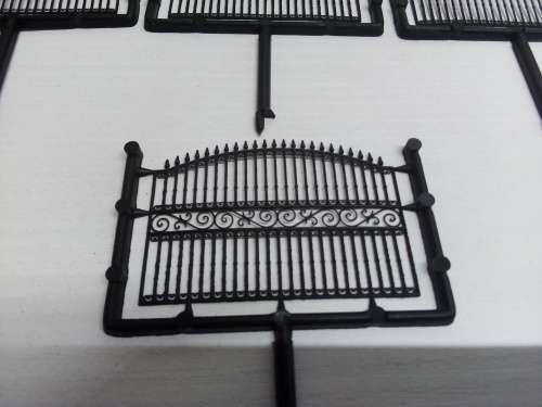 HO/OO BLACK FENCING