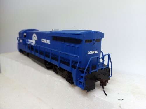 HO/OO SCALE BACHMANN B23/B30-7 CONRAIL DIESEL