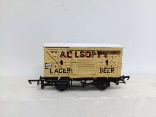 HO/OO SCALE BACHMANN LANCER BEER WAGON