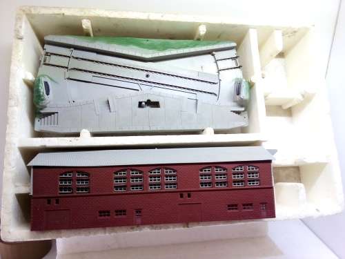 HO/OO SCALE LIMA LOCO SHED
