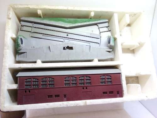 HO/OO SCALE LIMA LOCO SHED
