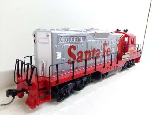 HO/OO SCALE WALTHERS EMD GP9M DIESEL