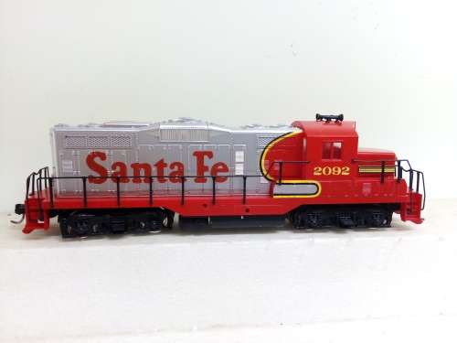 HO/OO SCALE WALTHERS EMD GP9M DIESEL