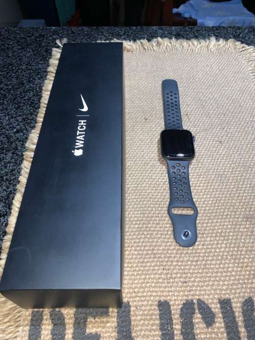 Apple Watch Series 5 (Nike Edition)44 mm