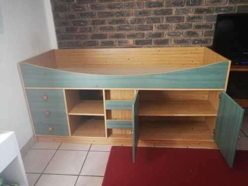 Kids Boxed Bed