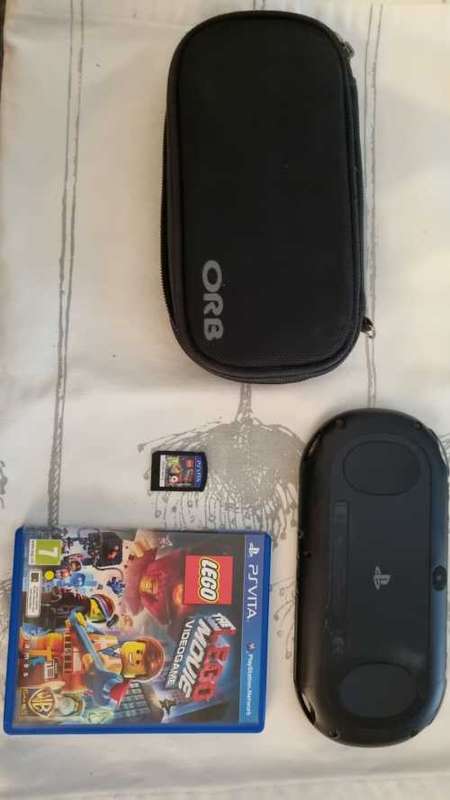 PS Vita / PSVita 2000 + LEGO Movie Videogame + Carry Pouch