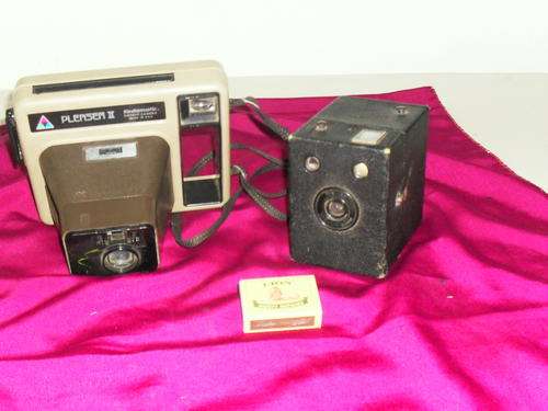 2 OLD CAMERAS ONE BID,DELIVER R35.00