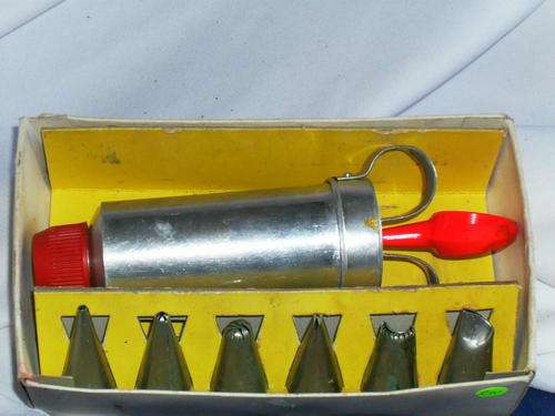 OLD CAKE ICING UTENSILS,DELIVERY R25.00