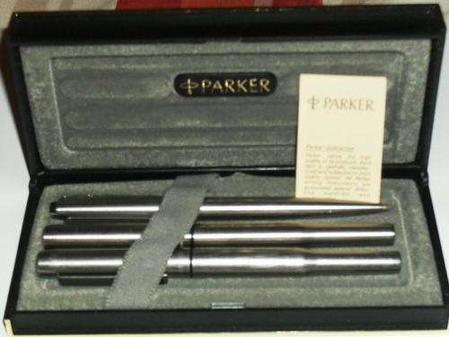 WOW BEAUTIFUL SET OF PARKER PENS AND PENCIL,LOW START ,DELIVERY R25.00
