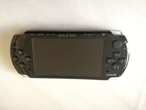 PSP-3004 + 8GIG MEMORY CARD + 11 GAMES & MORE