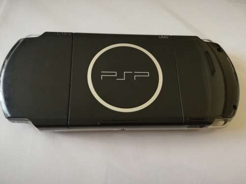 PSP-3004 + 8GIG MEMORY CARD + 11 GAMES & MORE