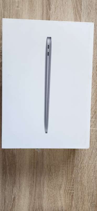2020 Apple MacBook Air 13 inch M1 chip 8GB RAM unified 256GB SSD Storage Excellent condition
