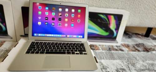 2017 Apple MacBook Air 13 inch 2017 Core i5 8GB RAM 128GB SSD Storage Excellent condition with Box