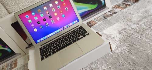 2017 Apple MacBook Air 13 inch 2017 Core i5 8GB RAM 128GB SSD Storage Excellent condition with Box