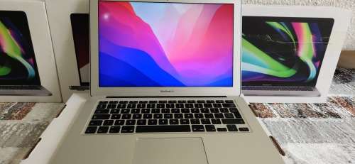 2017 Apple MacBook Air 13 inch 2017 Core i5 8GB RAM 128GB SSD Storage Excellent condition with Box