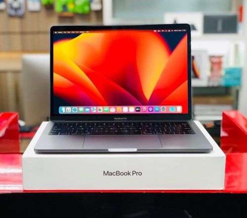 Apple MacBook Pro 2018 with Touch Bar 13-inch 2.3GHz quad-core i5 512GB  Space Gray
