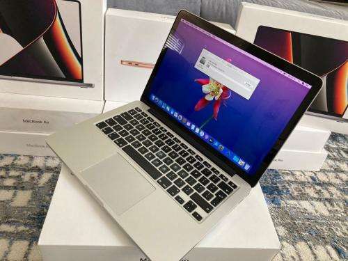 Apple Macbook pro 13 Retina 2015 Core i5 8GB RAM, 1TB SSD STORAGE