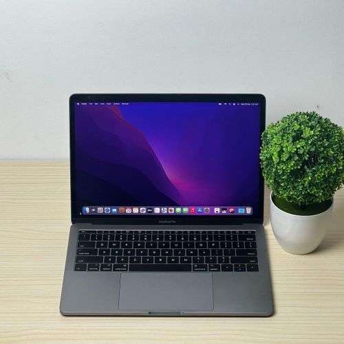 2017 Apple macbook pro 13 inch Retina Core i5 8GB RAM 256GB SSD Storage