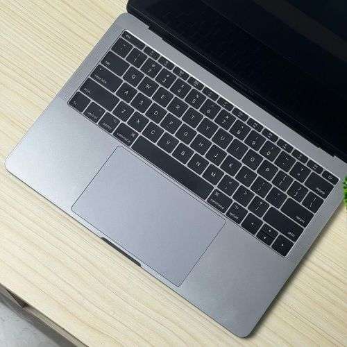 2017 Apple macbook pro 13 inch Retina Core i5 8GB RAM 256GB SSD Storage