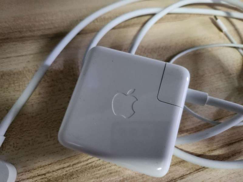 61 Watts type c macbook pro charger