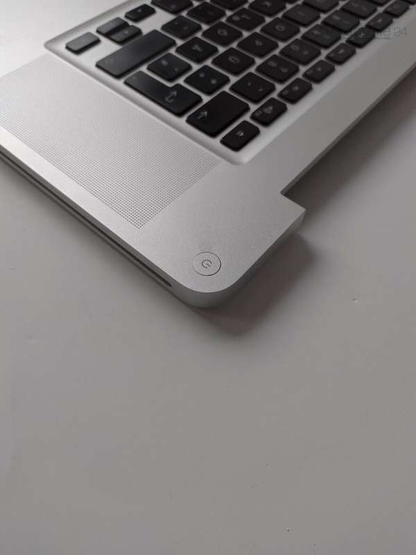 17" MacBook Pro TopCase with QWERTY Keyboard