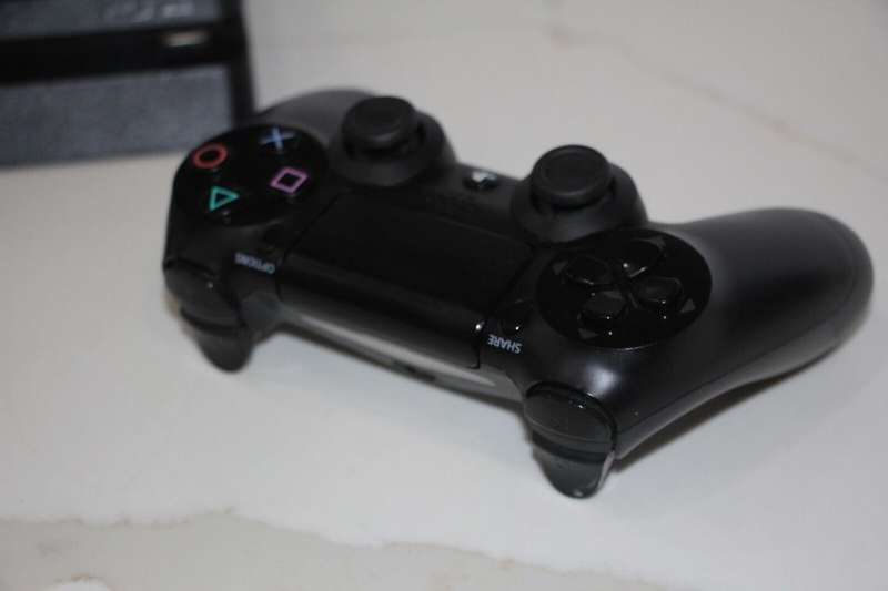 Sony PS4 PlayStation 4 Slim 1TB Storage CUH-2215A w/Controller & Cords