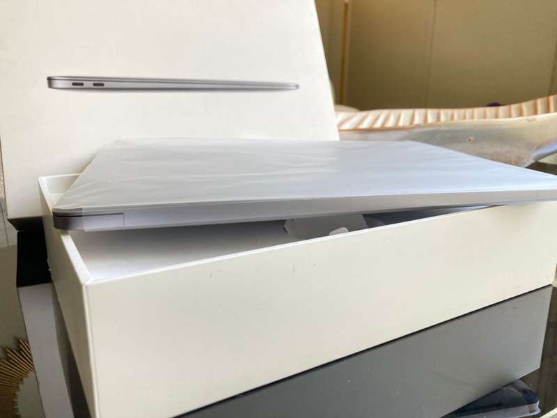 2019 Apple macbook Air 13-inch Retina Core i5 8GB RAM 256GB SSD Storage