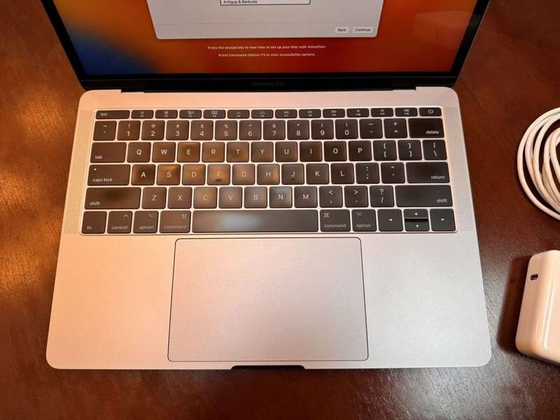 Apple MacBook Pro 13" (2017) - 128GB SSD, Intel Core i5, 8GB RAM