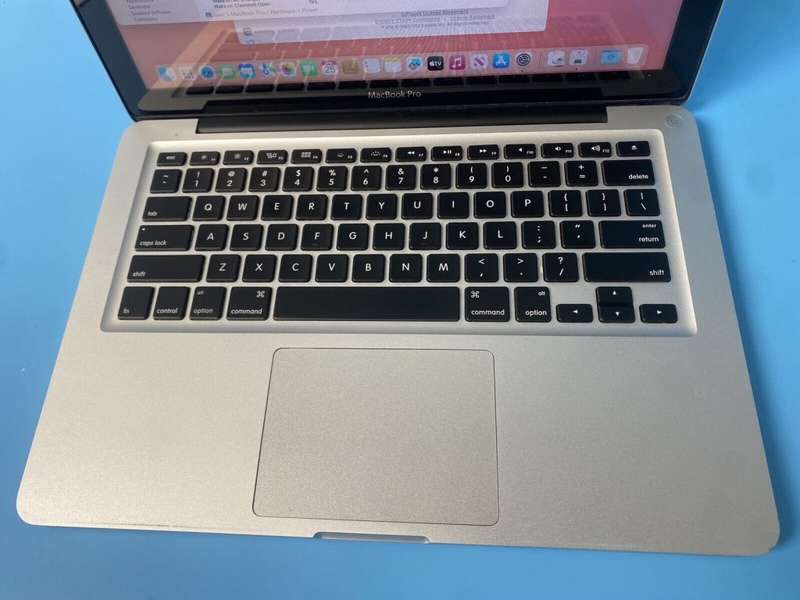 2012 Apple MacBook Pro 13" - Core i5 2.5GHz, 4GB RAM, 500GB HDD - Working Great