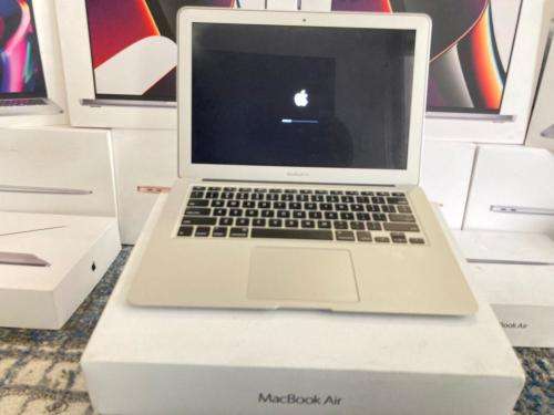 2017 MacBook Air 13 inch Core i5 8GB RAM 128GB SSD With all original Accessories and box