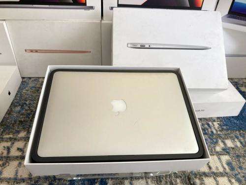 2017 MacBook Air 13 inch Core i5 8GB RAM 128GB SSD With all original Accessories and box