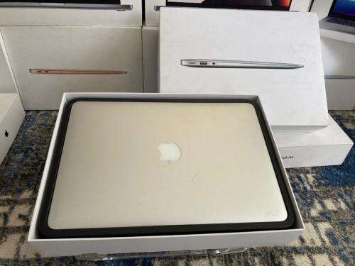 2017 MacBook Air 13 inch Core i5 8GB RAM 128GB SSD With all original Accessories and box