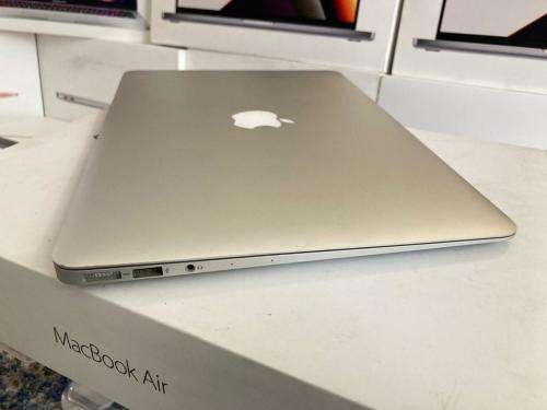 2017 MacBook Air 13 inch Core i5 8GB RAM 128GB SSD With all original Accessories and box