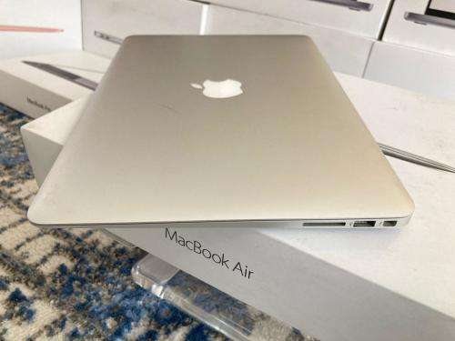 2017 MacBook Air 13 inch Core i5 8GB RAM 128GB SSD With all original Accessories and box