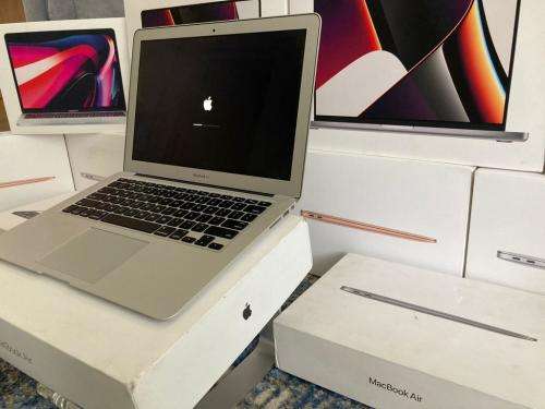 2017 MacBook Air 13 inch Core i5 8GB RAM 128GB SSD With all original Accessories and box