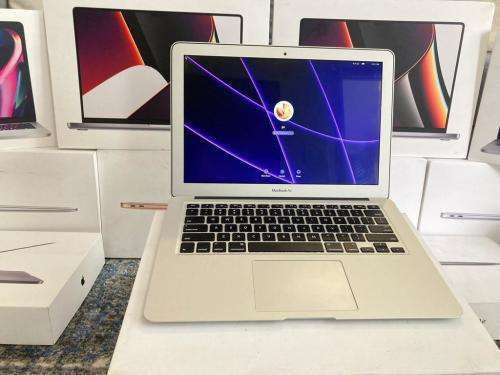 2017 MacBook Air 13 inch Core i5 8GB RAM 128GB SSD With all original Accessories and box