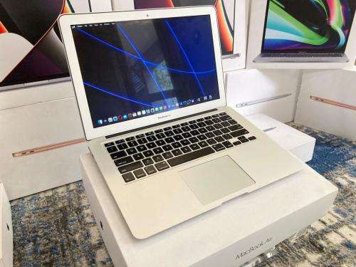 2017 MacBook Air 13 inch Core i5 8GB RAM 128GB SSD With all original Accessories and box